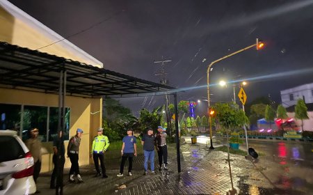 Salut, Meski Diguyur Hujan, Polres Binjai Tetap Laksanakan Patroli Malam