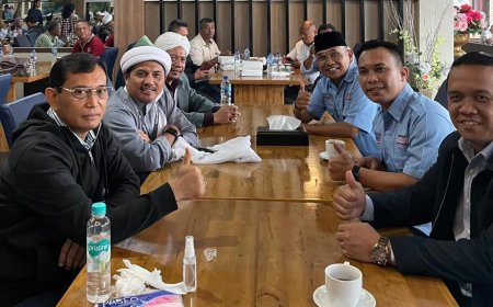 Pencabutan Nomor Urut, Ribuan Pendukung Antarkan Anton Saragih dan Benny Gusman Sinaga ke KPU Simalungun