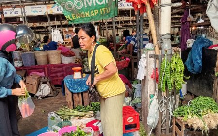 Pedagang Pasar MNTC Berinovasi Menarik Pembeli di Era Digital