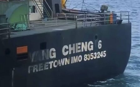 KKP Tangkap 2 Kapal Pencuri Pasir Laut Berbendera Malaysia di Batam