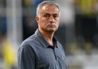 Insiden Lucu Terjadi saat latihan Klub Fenerbahce, Mourinho Terpincang Usai Tersandung Pemainnya