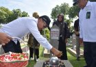 Peringati HKN ke-60, Direksi RS Adam Malik Tabur Bunga ke Makam Haji Adam Malik Batubara di TMP Kalibata