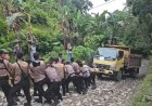 Perjuangan Personel Kepolisian Amankan TPS dan Kawal Distribusi Logistik d Nias Selatan, Lewati Pegunungan Curam hingga Seberangi Lautan