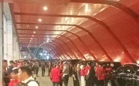 Saling Sindir, Dua Kubu Pendukung Debat Kedua Cagub dan Cawagub Sumut Memanas di Luar Arena Debat