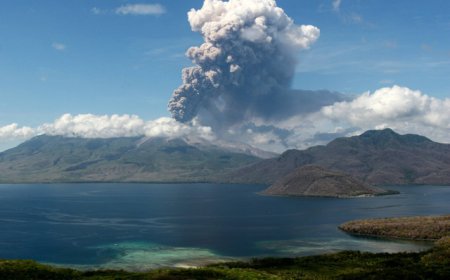 Gunung Lewotobi Laki-Laki Erupsi, Jauh Lebih Besar dari 4 Erupsi Sebelumnya: 8.431 Warga Mengungsi