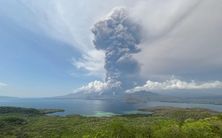 Zona Rekomendasi Gunung Lewotobi Laki-Laki Diperluas jadi Radius 9 Kilometer