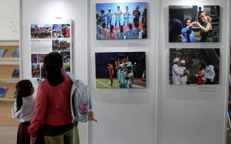 Fotografer Asal Medan Arifin Al Alamudi Pameran Foto Keberagaman di Kampus UIII Depok