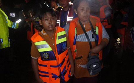Kapal Bawa 73 Penumpang Tenggelam di Selat Madura: 2 Tewas, 1 Hilang
