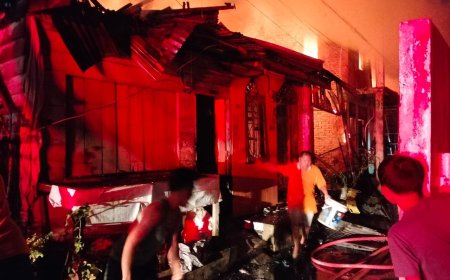 Kebakaran Hanguskan 9 Rumah Semi Permanen di Starban Polonia