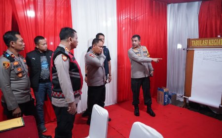 Kapolres Metro Bekasi Pantau Pos Pengamanan Nataru di Gedung Juang Tambun