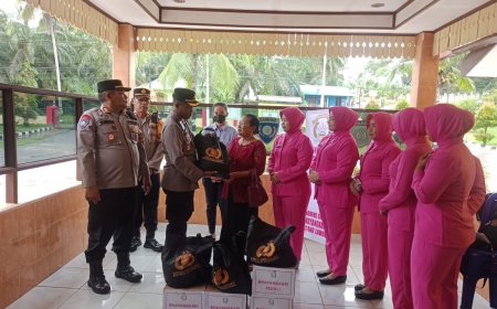 Ketua Bhayangkari Cabang Polres Palas Serahkan Bantuan dan Bingkisan Kepada Warakawuri