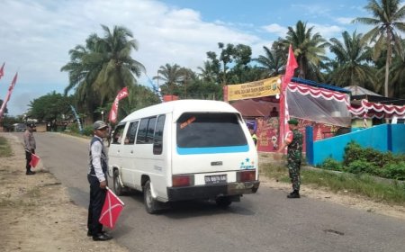 Personel Pos Pam 2 Sosa Laksanakan Gatur Lalin Kendaraan Datang dan Keluar Wilkum Polres Palas