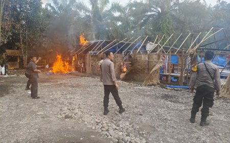Tim Gabungan Gerebek-Bakar Barak Narkoba di Binjai