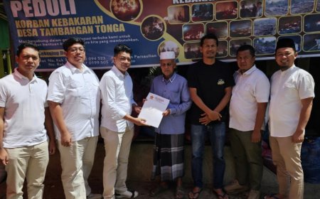 Fraksi Partai Gerindra DPRD Madina Salurkan Bantuan kepada Korban Kebakaran Desa Tambangan Tonga
