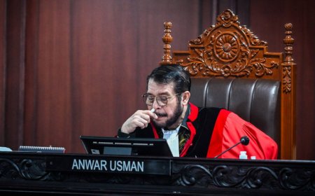 Hakim Konstitusi Anwar Usman Jatuh dan Harus Dirawat di RS, Sidang Sengketa Pilkada di MK Mundur