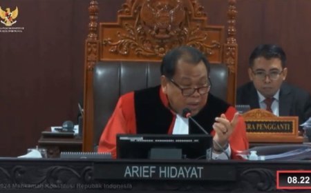 Hakim MK Heran Ada Cabup Persoalkan Lawan Bagi Buku ke Anak SD