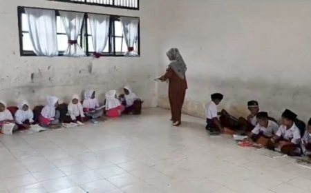 Viral Murid SDN 9 Gampong Kumba Belajar di Lantai, Pj Bupati Pidie Jaya Turun ke Lokasi