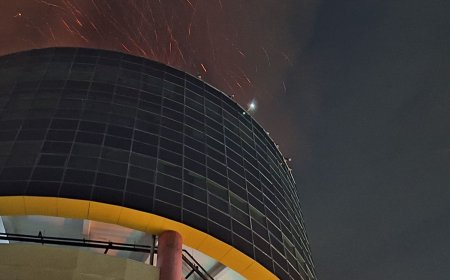 Sempat Terdengar Bunyi Letupan, Glodok Plaza Terbakar