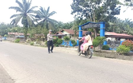 Personel Polsek Sosa Melaksanakan Pengamanan Ibadah Minggu Gereja