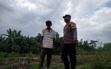 Dukung Petani Lokal, Bhabinkamtibmas Polsek Stabat Sambangi Lahan Pertanian di Desa Pantai Gemi