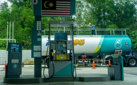 Petronas Malaysia Berencana Pangkas Jumlah Karyawan Demi Bertahan