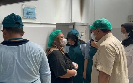 Sidak Dapur MBG di Bogor, Prabowo Kenakan Masker dan Penutup Kepala