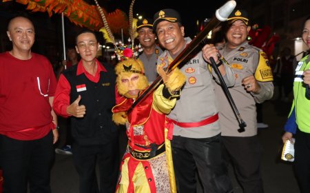 Kapolres dan Forkopimda Siantar Hadiri Pawai Naga dan Barongsai Cap Go Meh 2025