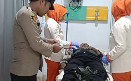 Aksi Sigap Bhabinkamtibmas Polsek Gebang Evakuasi Korban Kecelakaan Lalulintas