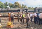 Gerbong Kereta Api di Stasiun Tugu Terbakar