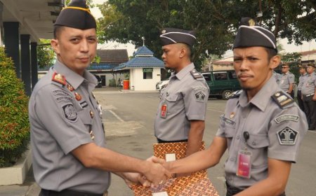 Rutan Medan Berikan Penghargaan Dua Pegawai Teladan