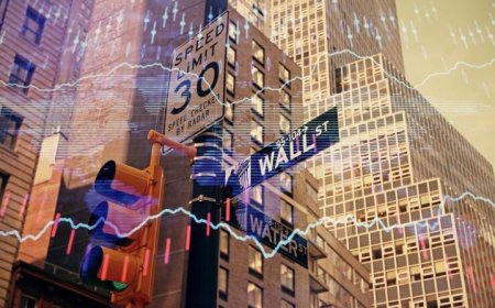 Wall Street Menghijau Setelah Donald Trump Setuju Menunda Tarif pada Beberapa Kendaraan
