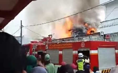 Kebakaran Hebat Hanguskan Belasan Rumah di Pangkalan Brandan