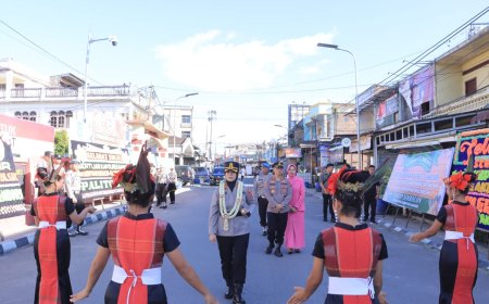 Polres Samosir Gelar Upacara Farewell dan Welcome Parade, Mengukuhkan Pergantian Kepemimpinan AKBP Yogie kepada AKBP Rina