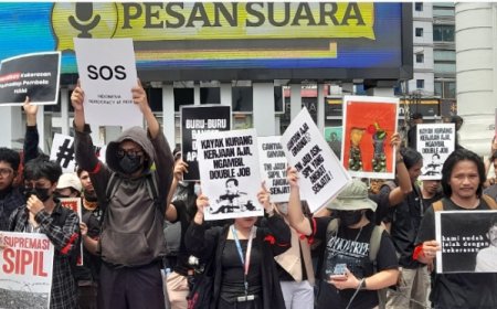 Massa Aksi Kamisan Unjuk Rasa Tolak RUU TNI