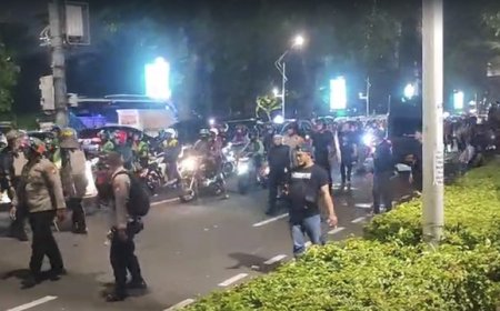 Demo di Gedung DPR Ricuh, Massa Dipukul Mundur