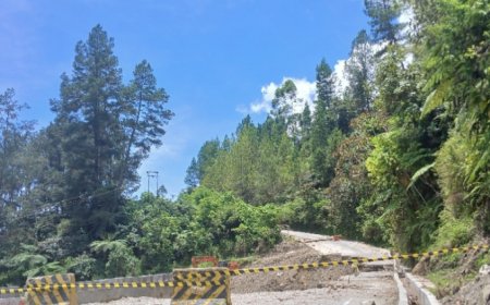 Jalan Penghubung Pulau Samosir Putus Total, Aktivitas Masyarakat dan Wisatawan Terhambat