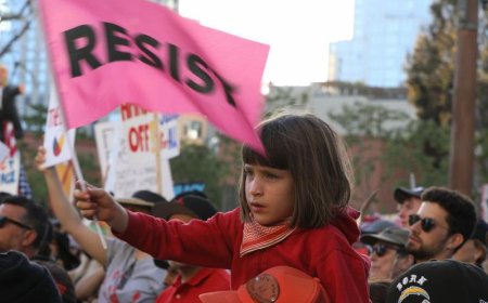 Kampanye "Hands Off", Ribuan Warga AS Berunjuk Rasa di LA Tolak Kebijakan Trump
