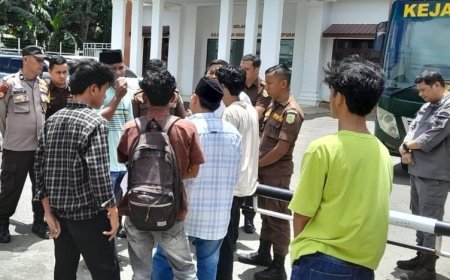 Puluhan Massa Humas Tabagsel Gelar Aksi Unjuk Rasa di Kejari Padangsidimpuan