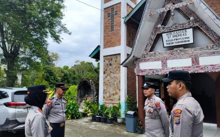 Kapolres Samosir Cek Langsung Pelayanan dan Pengamanan Ibadah Paskah 2025