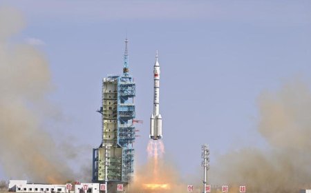 Lakukan Misi Luar Angkasa Selama Enam Bulan: China Luncurkan Wahana Antariksa Berawak Shenzhou-20