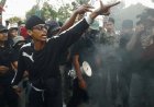 Massa Aksi Akbar di Sumut Nyaris Ricuh dengan Polisi saat Hendak Bakar Boneka Gurita Kepala Babi