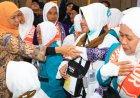 Ribuan Jemaah Haji Asal Jatim Resmi Diterbangkan ke Tanah Suci, Khofifah: Doakan Indonesia dan Jatim Aman