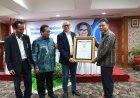 SMSI Berikan Penghargaan Sahabat Pers untuk JR Saragih