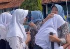 Diiringi Lagu Sampai Jumpa Karya Endank Soekamti, Tangis Ratusan Siswa SMPN 6 Pemalang Pecah saat Flashmob Perpisahan dengan Guru