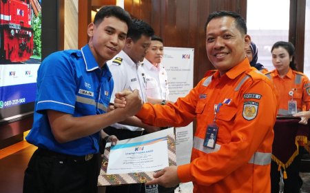 Petugas Kebersihan Gagalkan Pencurian Kabel Sinyal di Jalur Rel Kereta Api, KAI Sumut Berikan Penghargaan