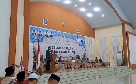 Pelepasan Jemaah Kloter 13, Ketua PPIH: Anggap Baju Ihram yang Dipakai Seperti Kain Kafan