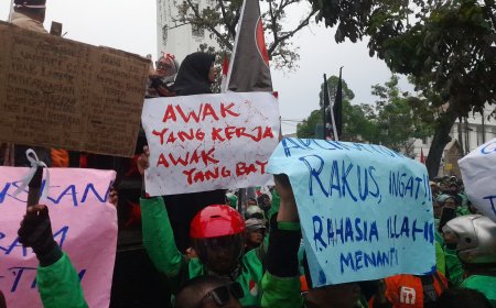 Protes Kebijakan Aplikator, Ribuan Ojol di Medan Geruduk Kantor Gubernur Sumut