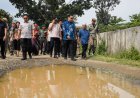 Dihampiri Warga saat Tinjau Jalan Rusak di Tuntungan, Rico Waas: Segera Kami Perbaiki Jalan dan Lampu Penerangan