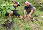 Dari Bengkel ke Bumi, Mekanik Deltamas Medan Tanam Pohon dan Bersih-Bersih Sungai
