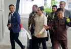 Kasus Chromebook Senilai Rp9,9 Triliun, Nadiem Makarim Lempar Senyum saat Penuhi Panggilan Kejagung